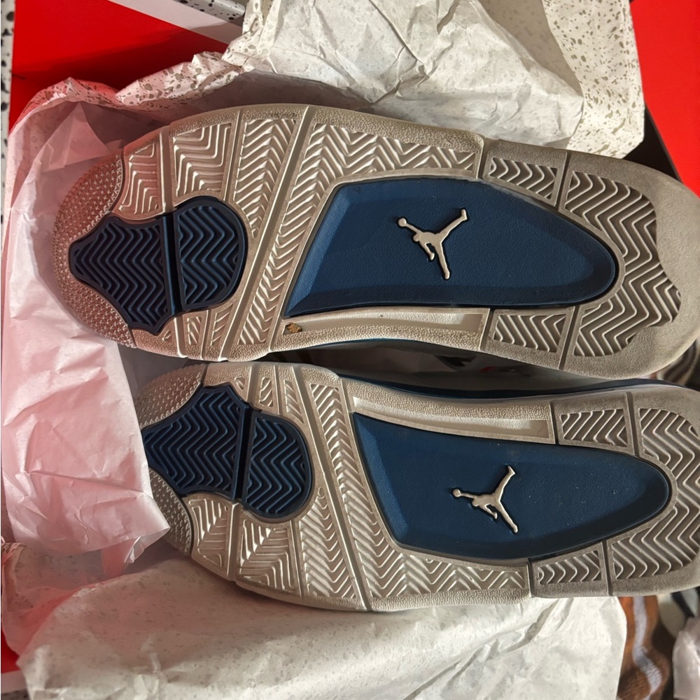Air Jordan Retro 4. Big kids size = women’s size 8
PERFECT CONDITION - Picture 4 of 6